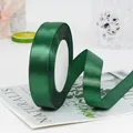Ruban de satin vert foncé de 2cm avec finition soyeuse pour emballage cadeau et fleurs - Vert Foncé