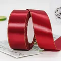 Ruban de satin rouge foncé avec bords dorés pour boîtes cadeaux et mariage - Bordeaux