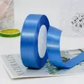 Glanzende blauwe satijnen lintrol voor geschenkverpakking en DIY-werk, 2,5 cm breed - 2.5cm Breed x 22m Lang / Meerblauw