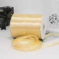 Champagnegoud satijnen lint op rol voor cadeauverpakking en creatieve doe-het-zelf decoratie - Medium Breed Champagne
