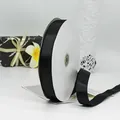 Rotolo di nastro grosgrain nero per confezioni regalo su sfondo marmo - Chiusura a Vite / Nero