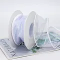 Ruban d'organza blanc iridescent blanc perle avec reflets violets sur bobine ronde - Blanc Irisé