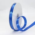 Blaue 1,5 cm Satinband-Rolle mit seidigem Glanz für Geschenkverpackungen - Saphirblau