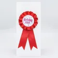 Chapa de cinta de raso rojo con texto Birthday Girl rosa y decoración festiva mixta - Rojo
