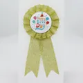 Distintivo di compleanno giallo glitterato con nastri e motivi decorativi per feste - Oro
