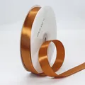 Rouleau de ruban de satin polyester marron chaud 2cm pour coffrets cadeaux et DIY - 2cm x 91m / Brun chaud (785#)