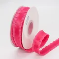Roze 2,2cm geplooid polyester lint met ruches op een witte spoel voor DIY handwerk - Rozerood