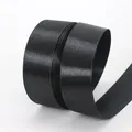 Rotolo di nastro di raso nero in poliestere lucido per confezioni regalo e decori - 2.5cm x 22m (Anima in plastica) / Nero (39#)