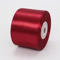 Rouleau de ruban de satin polyester rouge foncé 5cm au fini soyeux pour emballages - Bordeaux