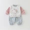 Rosa-blauer Baby Mädchen Baumwollanzug mit Einhorn-Stickerei und Rüschen an den Ärmeln - 73 / Off-white And Pink