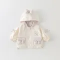 Giacca neonata beige con cappuccio, fiocco a quadri rosa e tasche con orecchie di coniglio - 73 / Bianco avorio