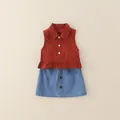 Mädchen Sommer-Set mit ärmellosem ziegelrotem Oberteil und blauem Jeansrock mit Taschen - Rot / 90cm