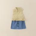 Mädchen Sommerset ärmelloses khakifarbenes Oberteil mit Rüschen und blauem Jeansrock - Gelb / 90cm
