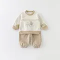 Zweiteiliges Baby-Set aus Baumwolle mit Krokodil-Print in Creme und Braun - 73cm / Khaki