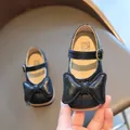 Detailansicht schwarzer Mädchen-Mary-Janes mit großer Lederschleife und Metallschnalle - Größe 21 (Innen 13cm) / Schwarz