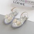 Sandales argentées pour filles avec nœud en perles et finition iris lune brillante - EU 26 / Argenté
