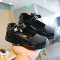 Zapatos Mary Jane de charol negro para niña con detalle de flor elegante y perla - Talla 26 (Longitud Interior 16.0cm) / Negro