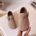 Children's suede loafers in light brown with retro metal buckles and round toe design - Size 24 (Internal 15.0cm) / Khaki