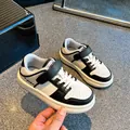 Zapatillas clásicas en blanco y negro estilo panda para niños con cierre de velcro - EU 25 / Gris Negro
