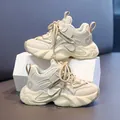 Kinder chunky sneakers in crème beige van imitatieleer met handige klittenband - Maat 26 (Binnenlengte 16.2cm) / Broken Wit