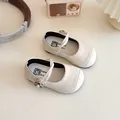 Classic cream white Mary Jane shoes for girls with pearl flower buckle and matte leather - 16-20 / Beige