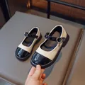 Retro Mary Jane Schuhe für Mädchen in Schwarz-Weiß mit glänzendem Lackleder und Schnalle - Größe 23 Innenlänge 14.0cm / Gebrochenes Weiß