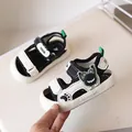 Sportieve peutersandalen in zwart-wit met groene accenten en monsterdecoratie - Maat 16 (Binnenlengte 13.0cm) / Zwart
