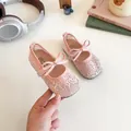 Pink Mary Jane shoe for girls with delicate lace floral embroidery and leather bow - EU 21 / Pink