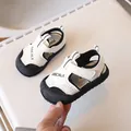 Sandali per bambini bicolore con punta chiusa e pratica chiusura a velcro - Taglia 16 (Interno 12.5CM) / Bianco Sporco