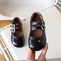 Classic girls black patent leather Mary Jane shoes with double gold heart buckles - EU 23 / Black