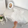 Detalle de pelele blanco para bebé con bordado floral y falda de tul multicapa - Blanco / 73cm