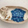 Completo in denim blu scuro per bambino con stampa orsetti e sandali bianchi - 73cm / Blu Denim (Orso)