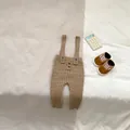 Detalle de los pantalones de punto trenzado para bebé con botones de estilo vintage - Pantalones de Tirantes Avena / 66cm