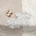 Completo estivo da bambino con camicia a righe e pantaloncini con stampa 'Just have fun' - Lettera a Righe Verticali