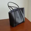 Borsa tote minimalista in pelle nera con grande capacità e tasca frontale per pendolari - Nero