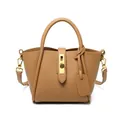 Bolso bombonera de cuero genuino caramelo con textura granulada y cierre dorado - Marrón
