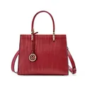 Bolso elegante de piel rojo vino para mujer con textura ondulada y detalles dorados - Burdeos