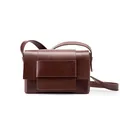 Bolso bandolera minimalista de cuero suave marrón oscuro para hombre y mujer tipo cuadrado - café
