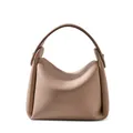 Bolso tipo cubo en cuero vacuno granulado gris elefante con remaches plateados - Color Té con Leche