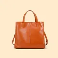 Borsa tote in vera pelle marrone caramello con doppi manici e tracolla regolabile - Giallo Tramonto