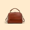 Sac Boston en cuir véritable marron foncé avec poignée rétro et bandoulière amovible - Couleur caramel
