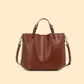 Borsa a secchiello in pelle marrone premium con tracolla regolabile e interno capiente - Colore caramello