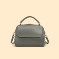 Sac Boston en cuir de vachette gris foncé avec bandoulière et poignée supérieure - Gris Premium