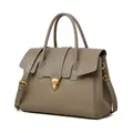 Borsa tote in pelle mocha con chiusura a scudo dorata e tracolla regolabile - Grigio Premium