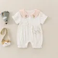 Kurzärmeliger weißer Baby-Strampler mit rosa Peter-Pan-Kragen und Gänseblümchen - 66 / Gebrochenes Weiß