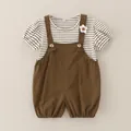 Completo neonata con maglia a righe e salopette corta marrone con fiore bianco - 80cm / Set Salopette a Righe con Fioretto - Caffè Scuro