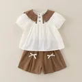 Completo dolce con top bianco a maniche corte e pantaloncini marroni bimba - 80cm / Set con Revers Grande - Caffè