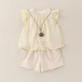 Haut sans manches jaune pâle à volants en coton et short beige avec breloque ours - 80cm / Ensemble Accessoire en Chiffon - Abricot