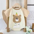 Baby-Strampler aus Baumwolle mit kurzem Arm und niedlichem Bären-Print in Creme und Braun - 73cm / Hellkhaki Bär Stil