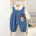 Baby Strampler in blauer Denim-Optik mit Plüschwelpe und cremefarbenen langen Ärmeln - 73cm / Set / Denim Welpen Latzhose Stil